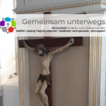 Jesus am Kreuz in einer Kirche